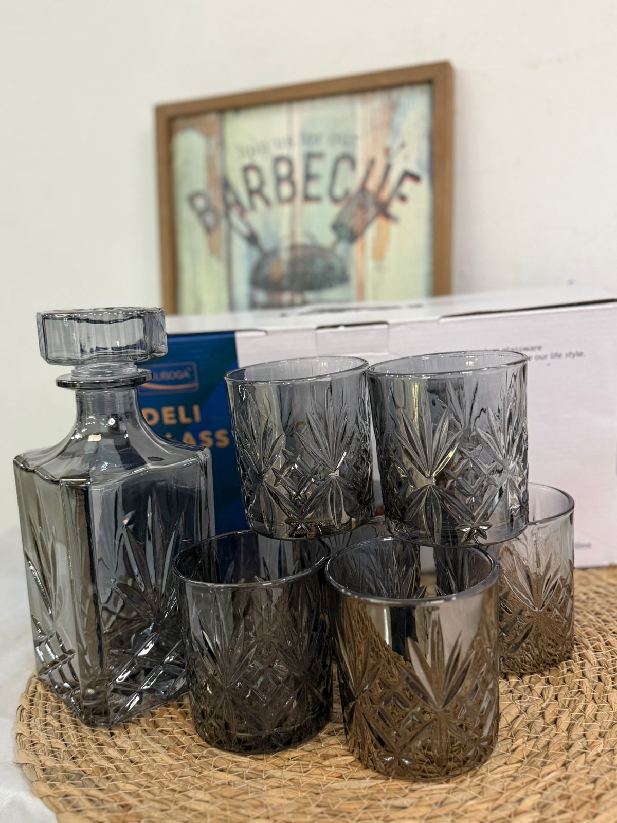 Set de licorera y vasos de vidrio tallado