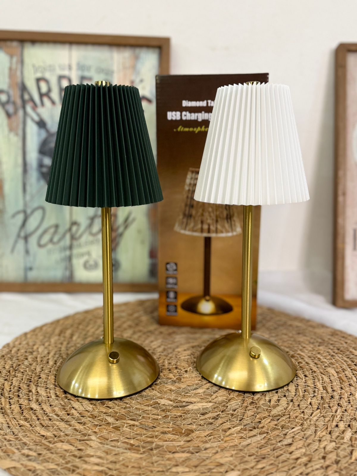 Lámpara de mesa con pantalla plisada