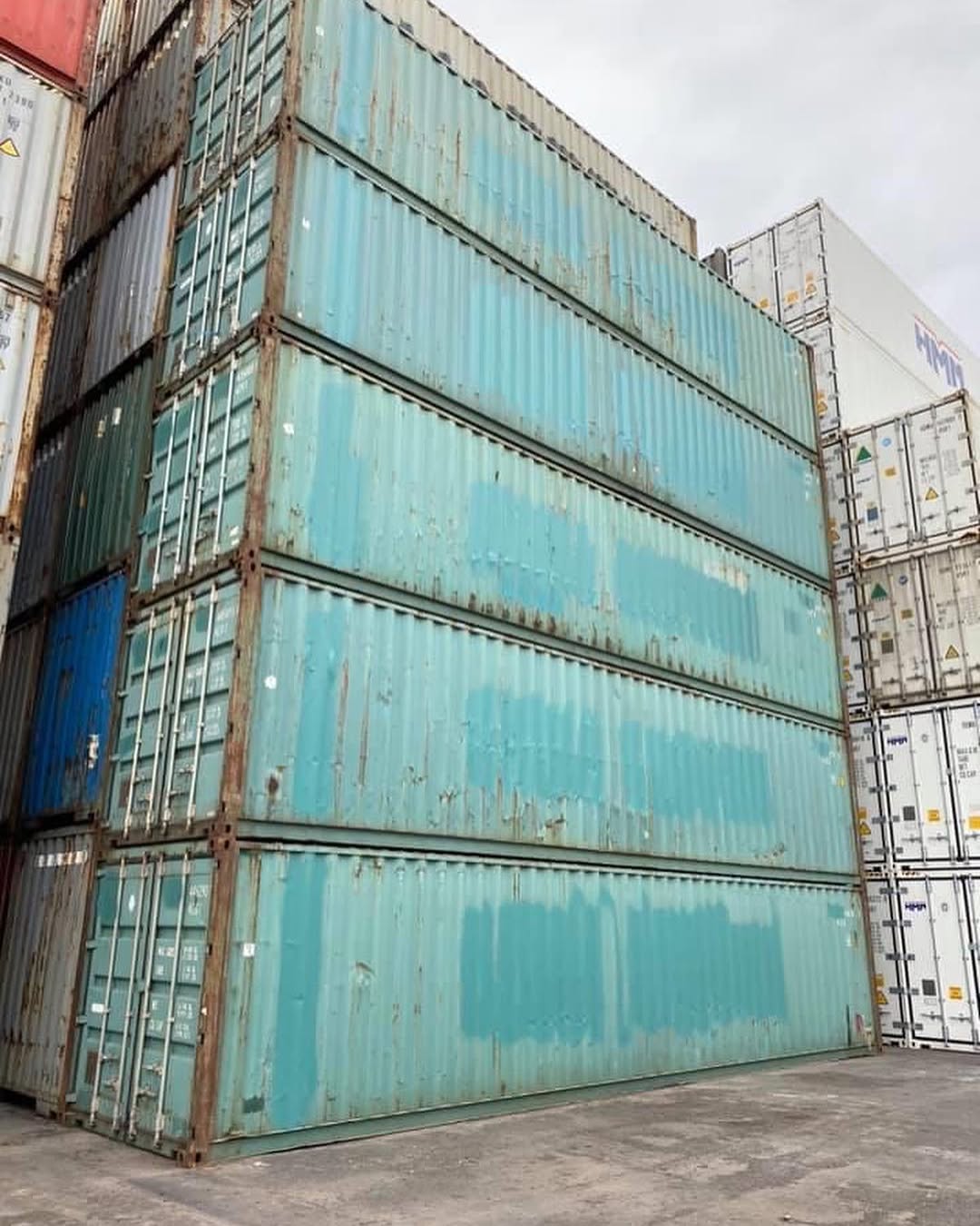 USED SHIPPING CONTAINER