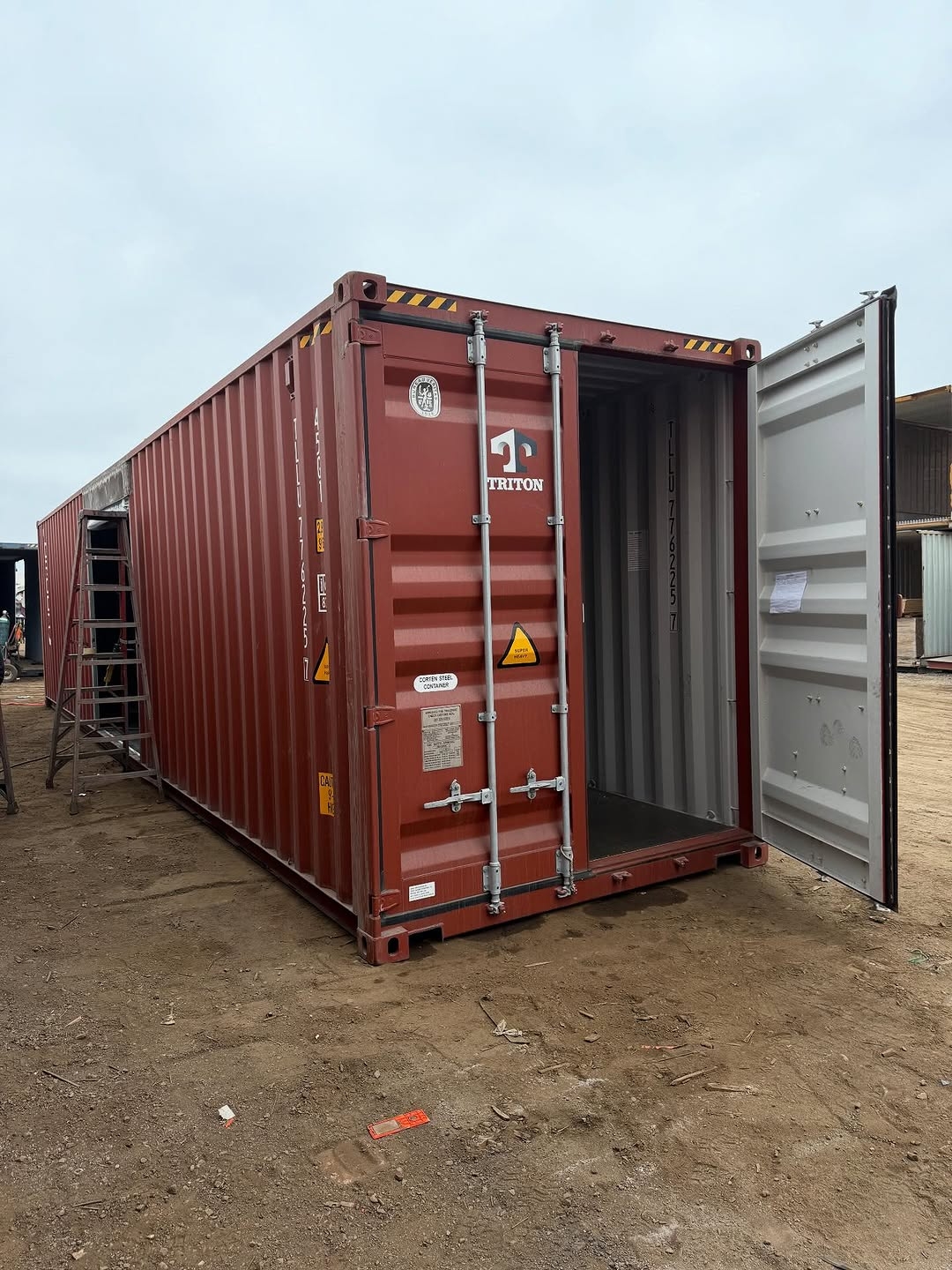 12M / 40FT HIGH CUBE CONTAINER