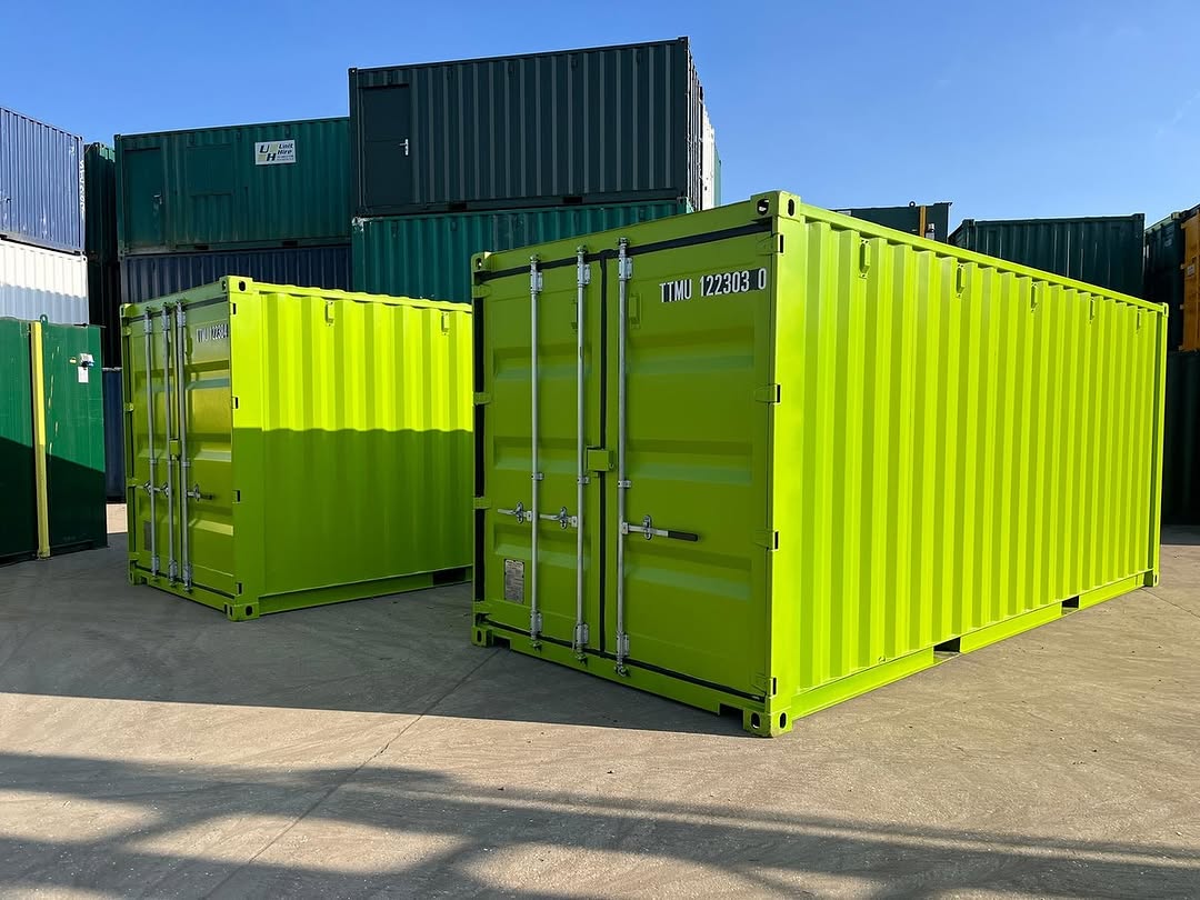 GREEN SHIPPING CONTAINER