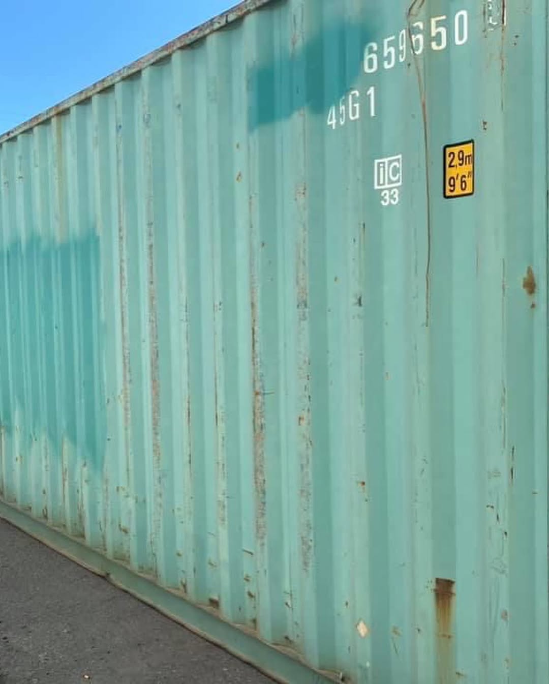 USED SHIPPING CONTAINER
