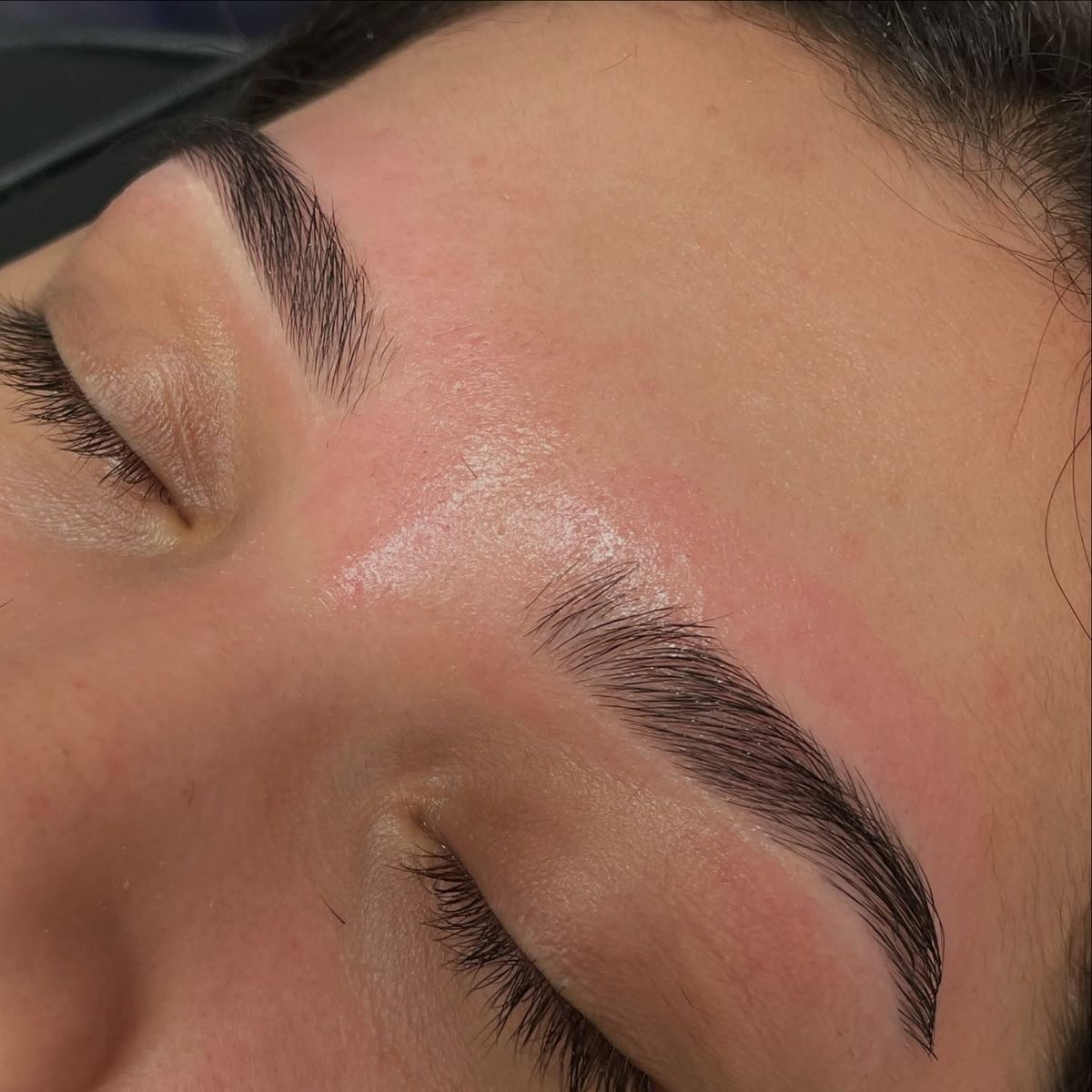 Diseño de cejas personalizado 