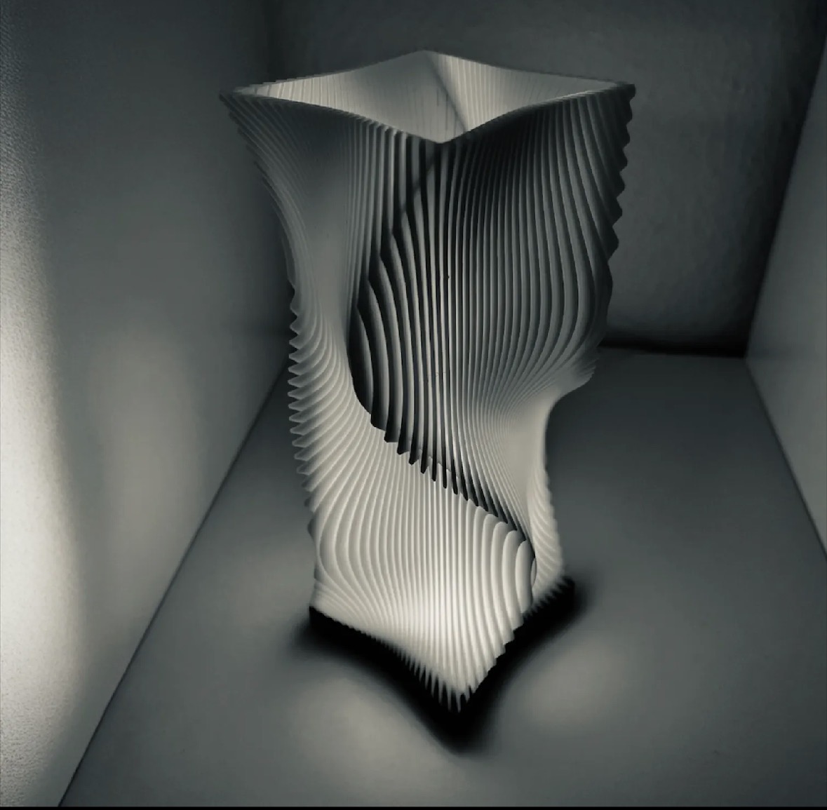 Lampada scultorea moderna a LED