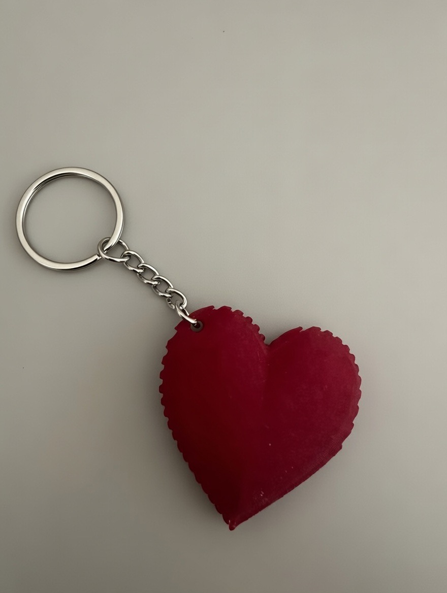 Portachiavi a forma di cuore rosso