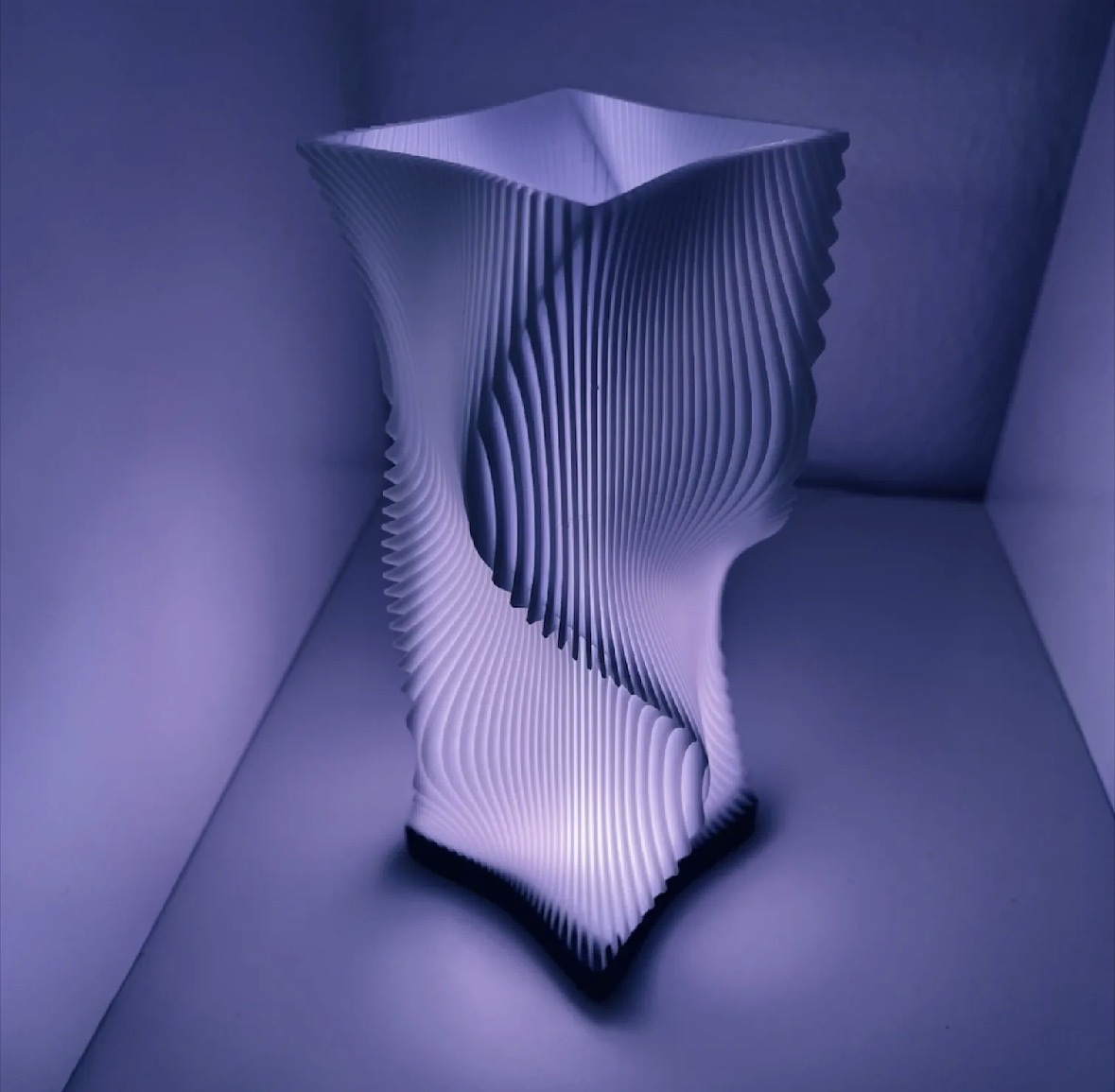 Lampada scultorea moderna a LED