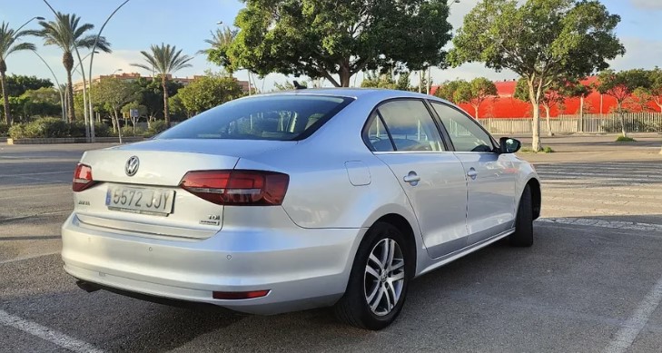 VOLKSWAGEN Jetta Sport 2.0 TDI 150CV BMT