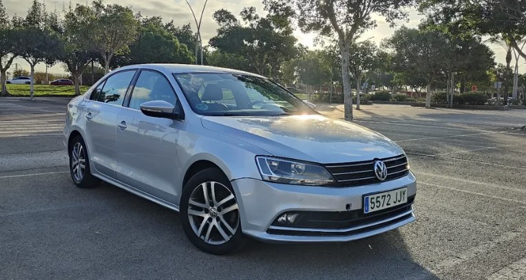 VOLKSWAGEN Jetta Sport 2.0 TDI 150CV BMT