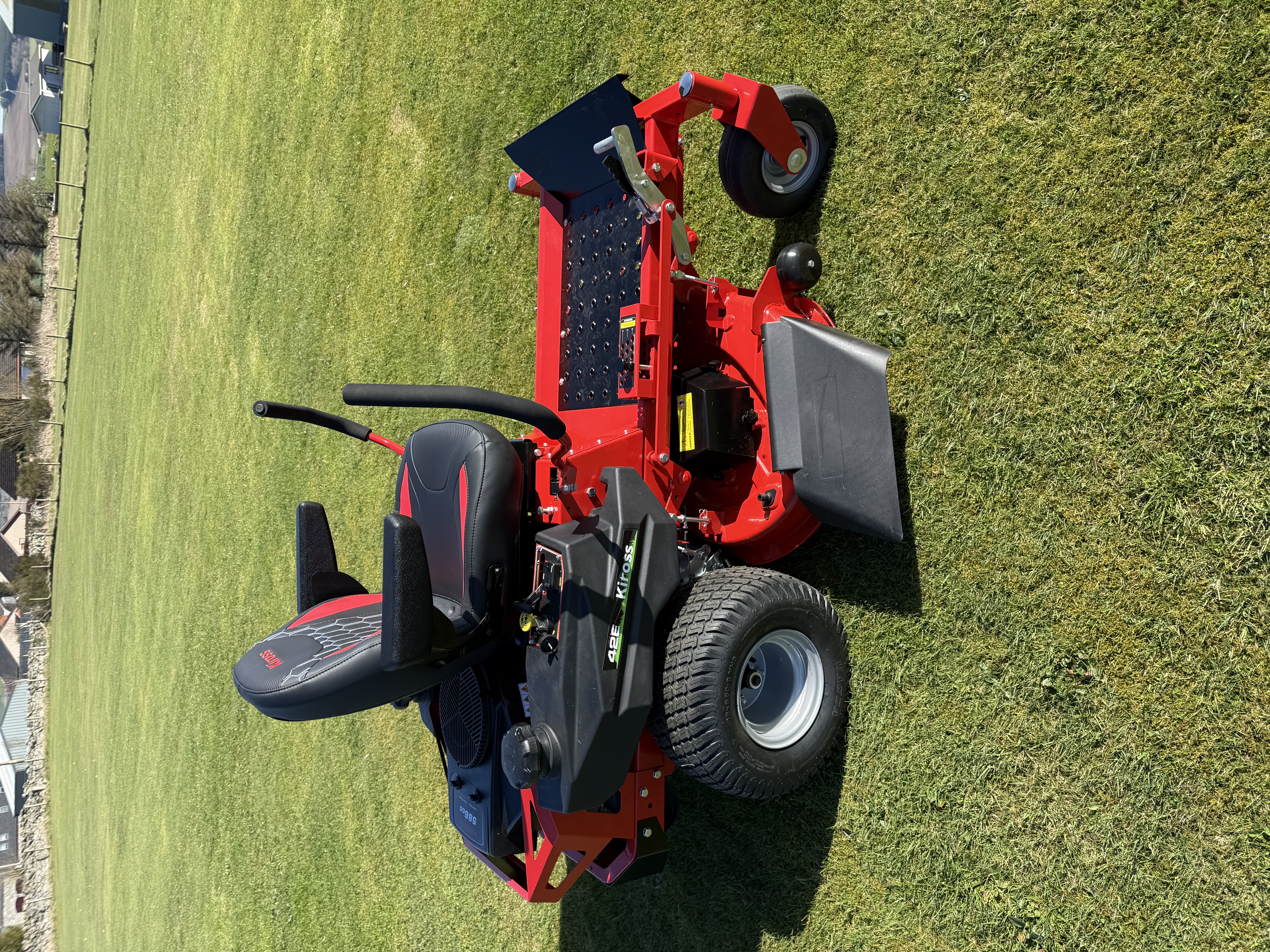 Kiross® ZTR42E - Zero Turn Lawn Mower