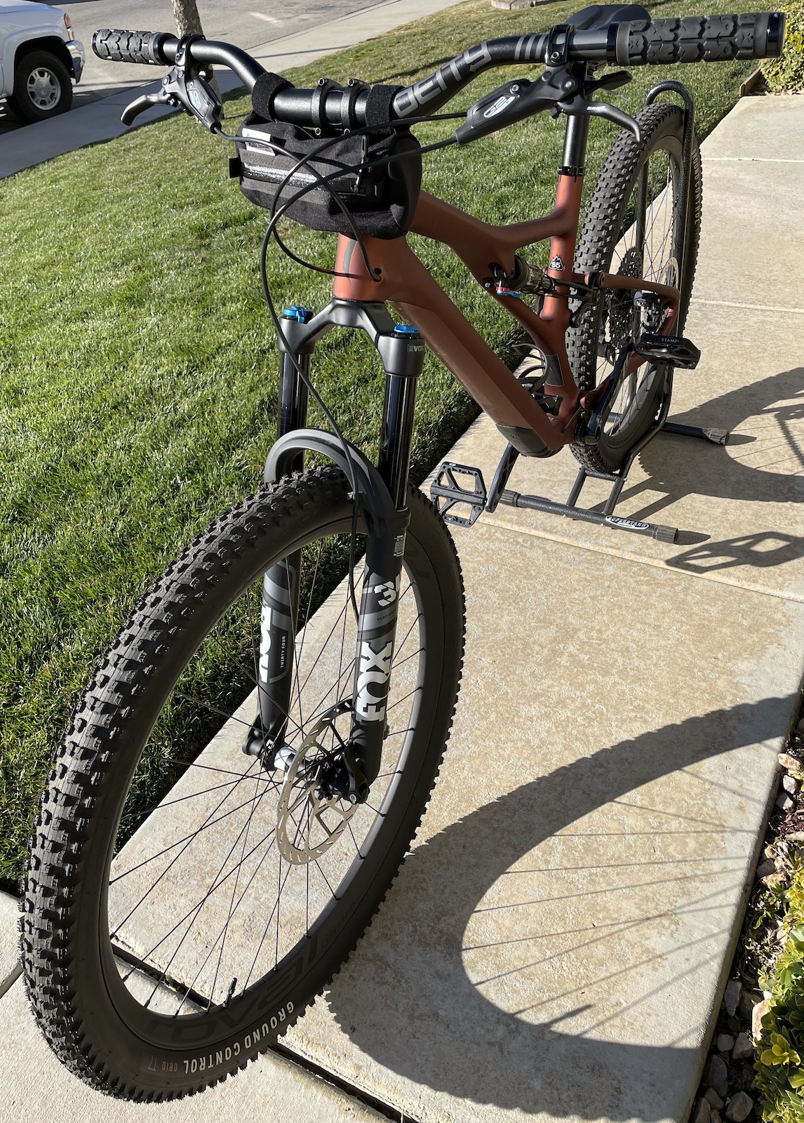 2022 Stumpjumper S5 w AXS Eagle & Roval Carbon Wheels