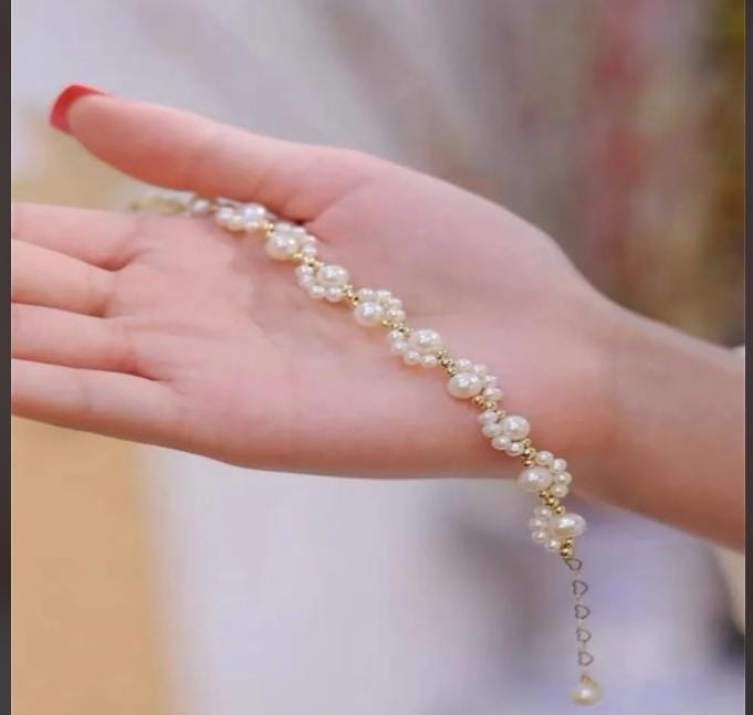 The Pearl Bracelet