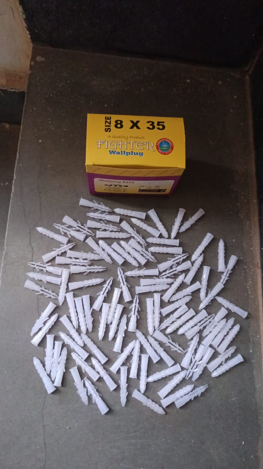 Plastic Wall Plugs 8x35mm