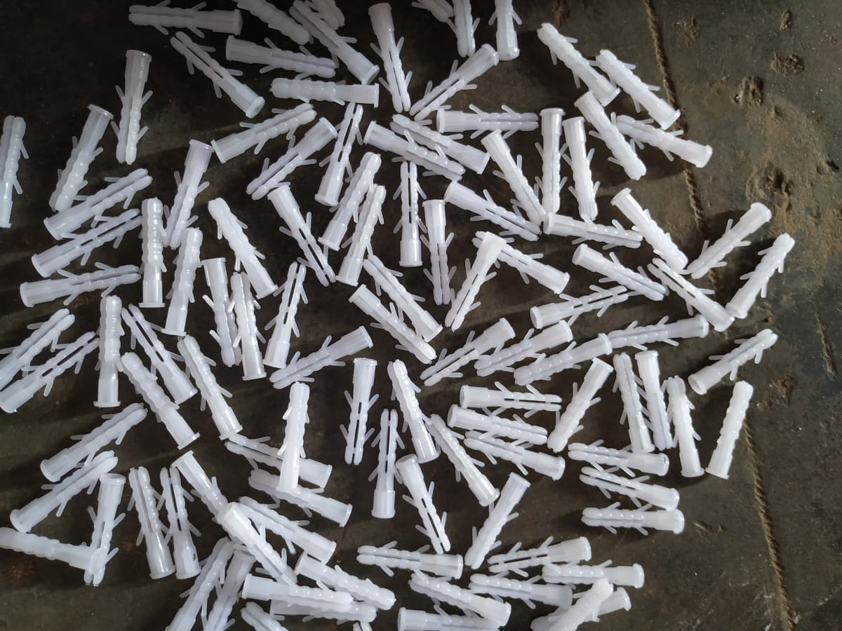 Plastic Wall Plugs