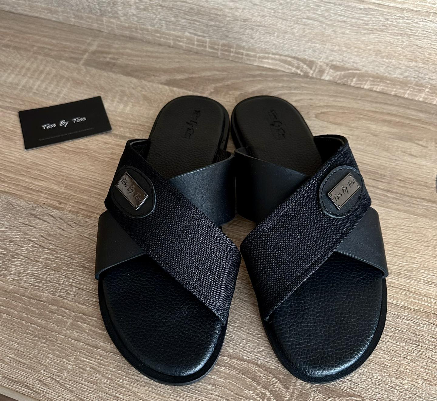 Les Sandales Croisées