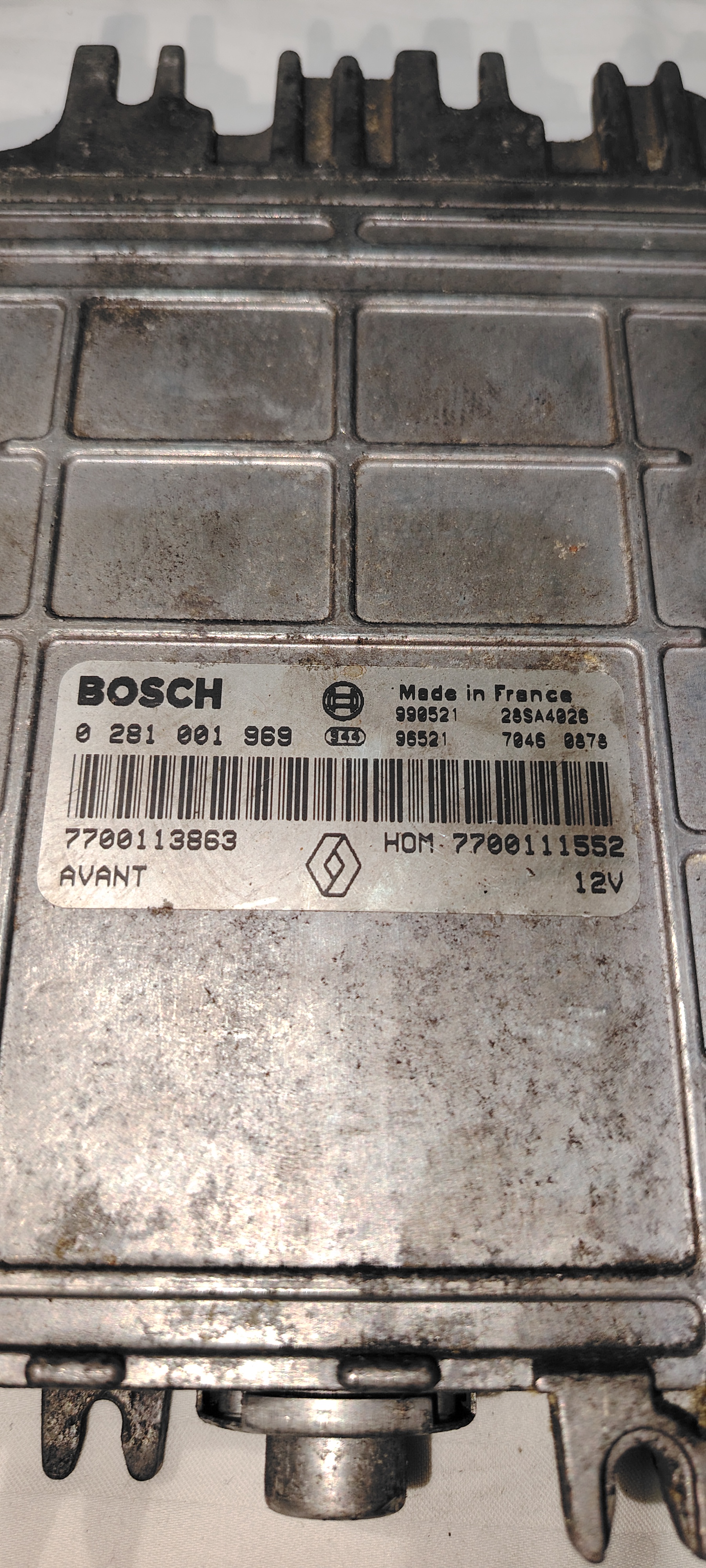 CALCULATEUR MOTEUR 0281001969 7700111552 7700113863 RENAULT