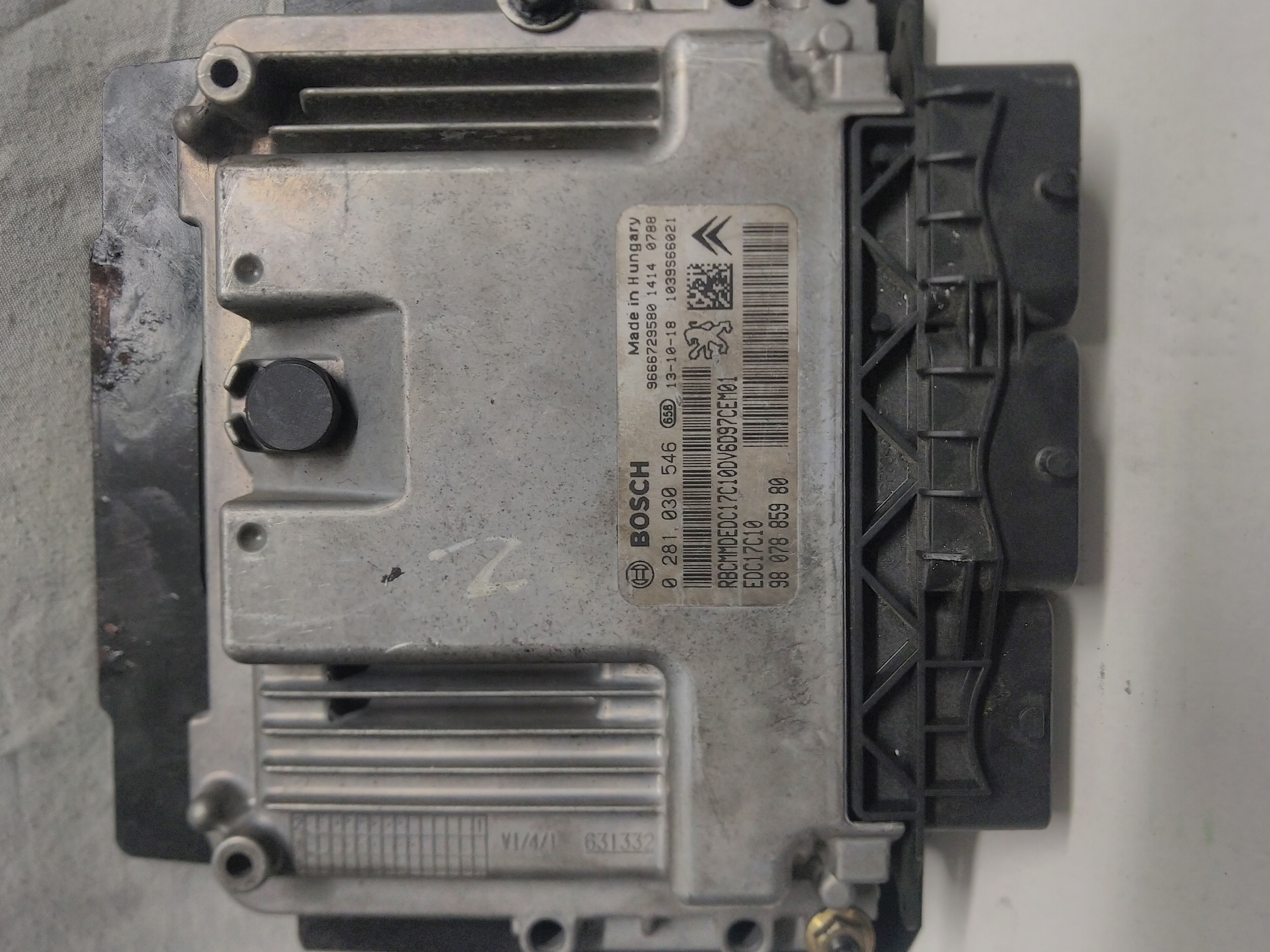 CALCULATEUR MOTEUR EDC17C10 0281030546  9807885980 PSA