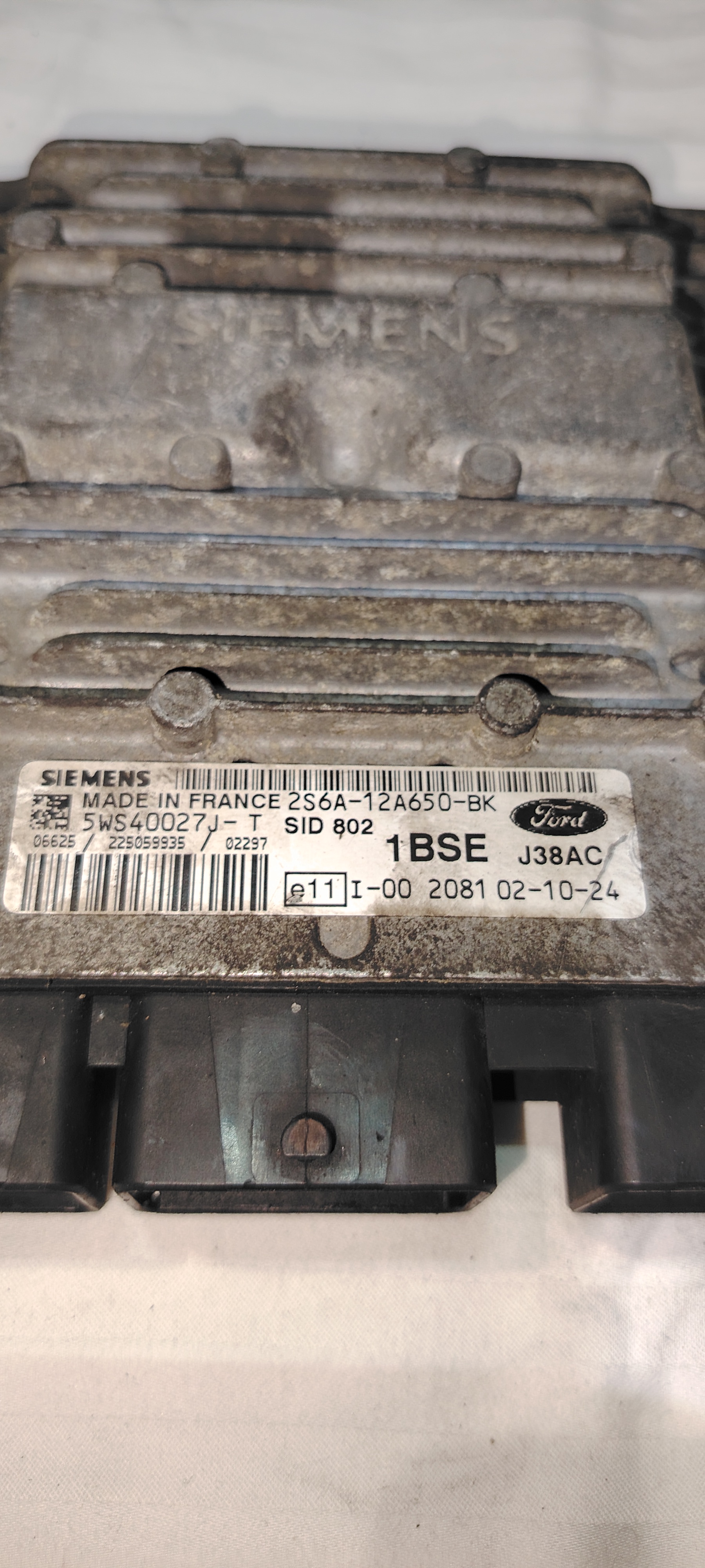 CALCULATEUR MOTEUR SID802 5WS40027J-T 2S6A-12A650-BK 1BSE FORD 