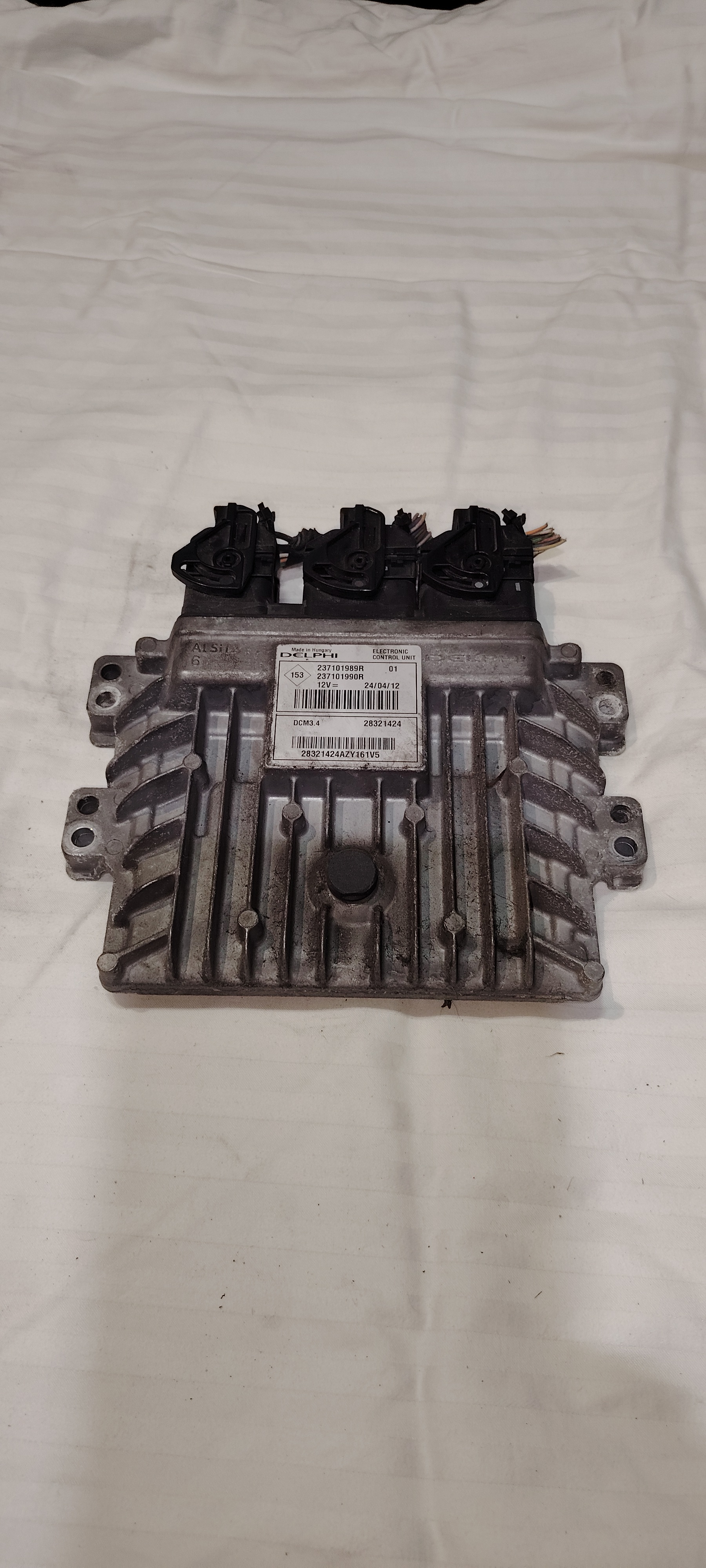 CALCULATEUR MOTEUR DCM3.4  237101989R 237101990R RENAULT