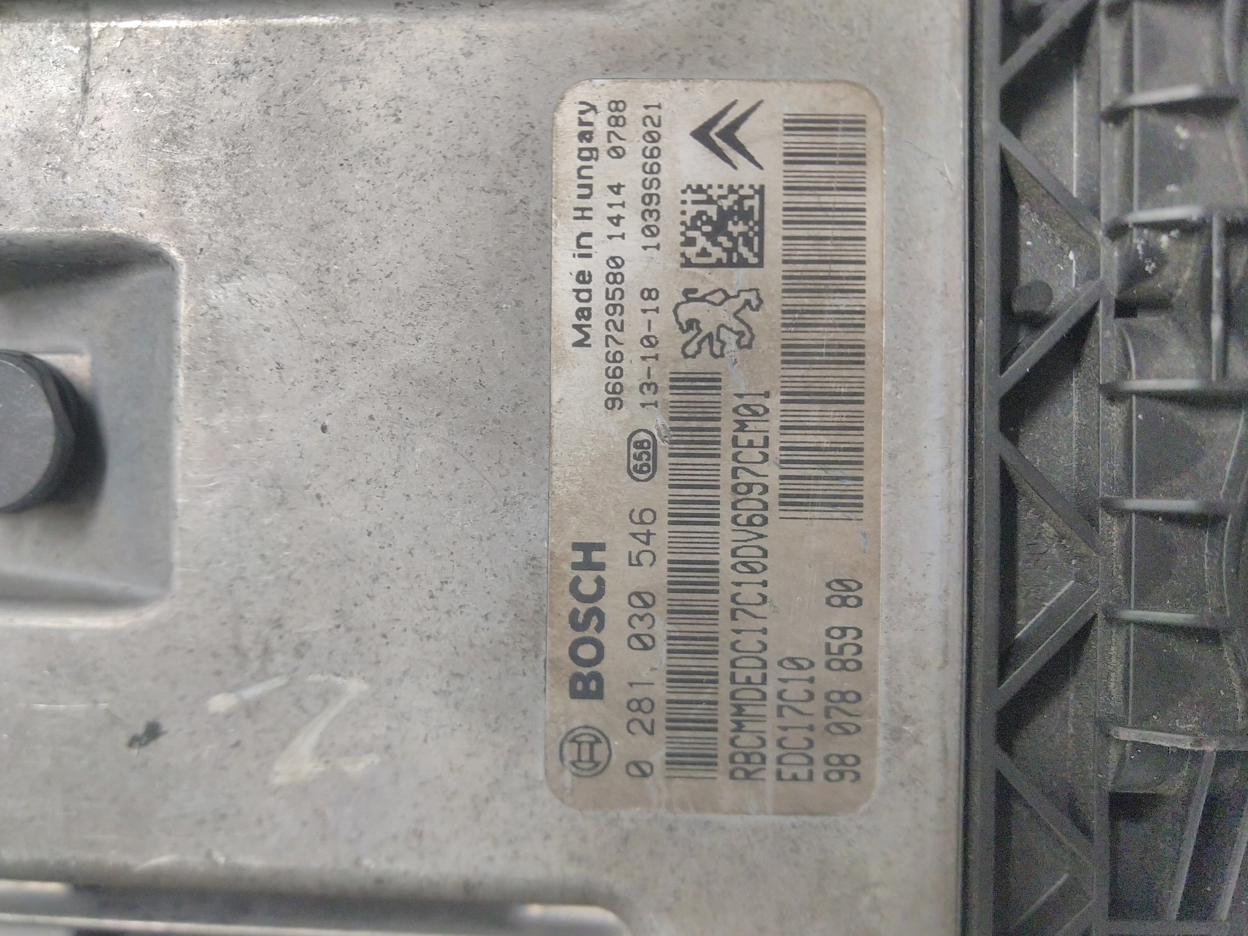 CALCULATEUR MOTEUR EDC17C10 0281030546  9807885980 PSA