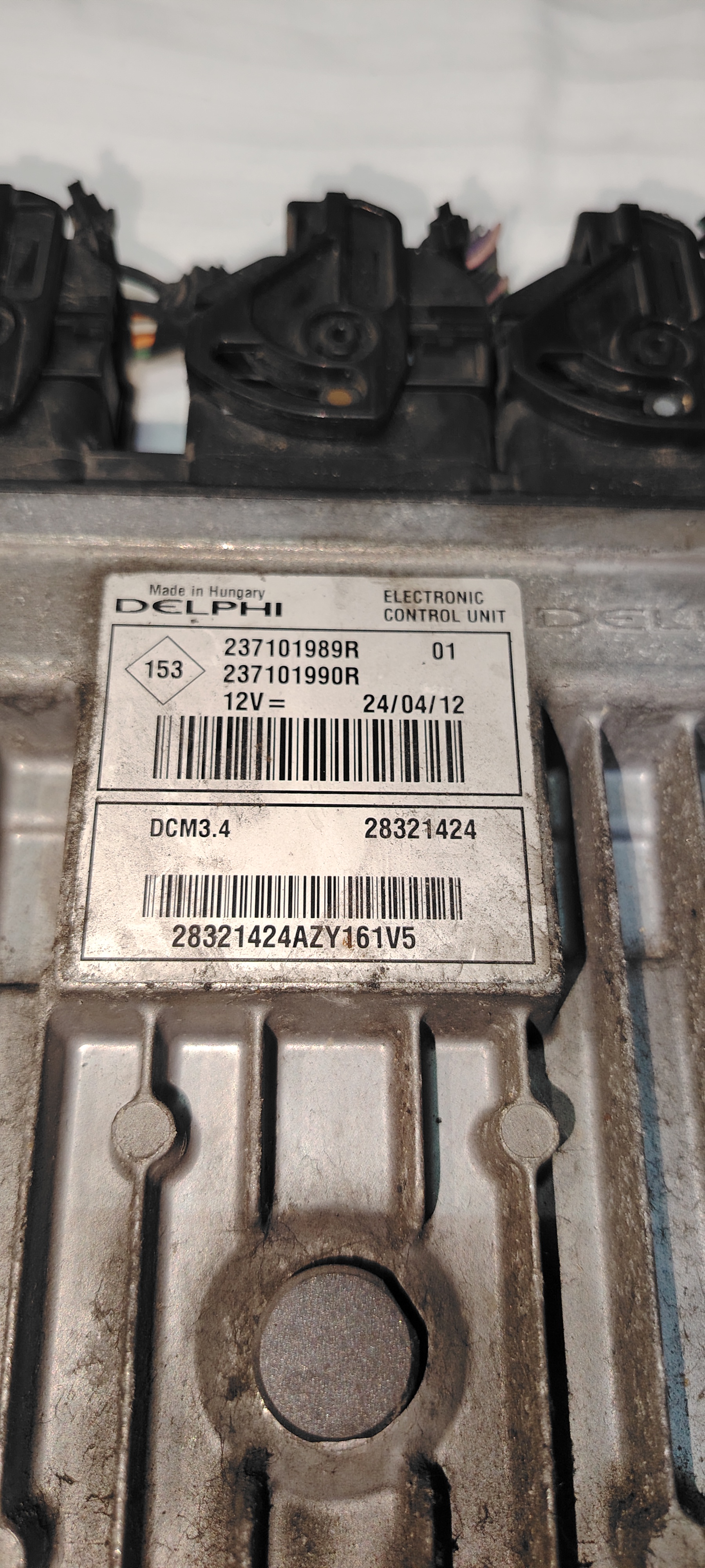 CALCULATEUR MOTEUR DCM3.4  237101989R 237101990R RENAULT