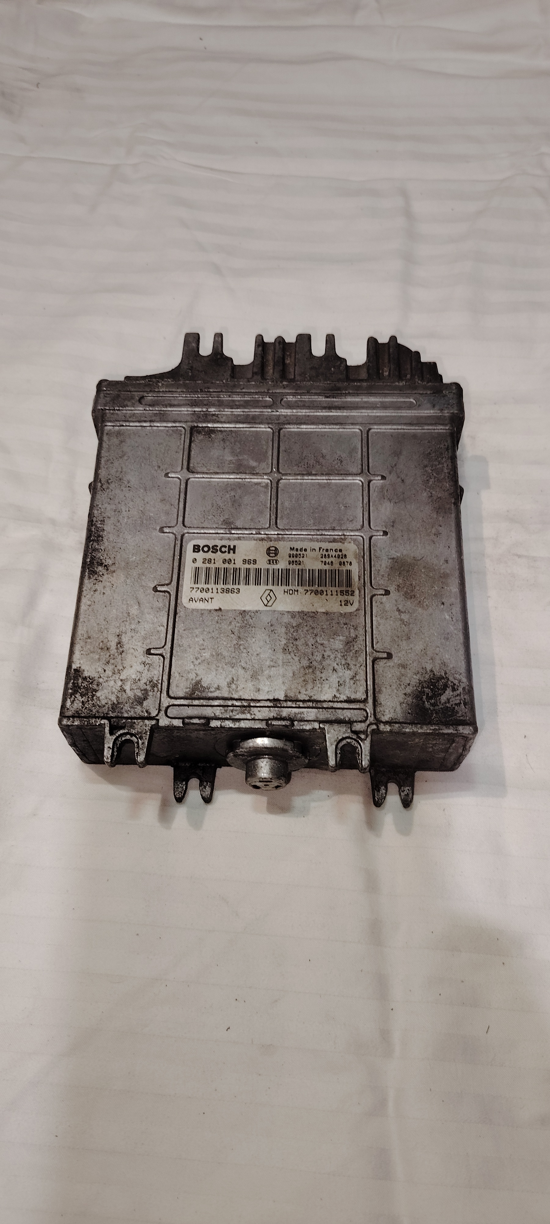 CALCULATEUR MOTEUR 0281001969 7700111552 7700113863 RENAULT