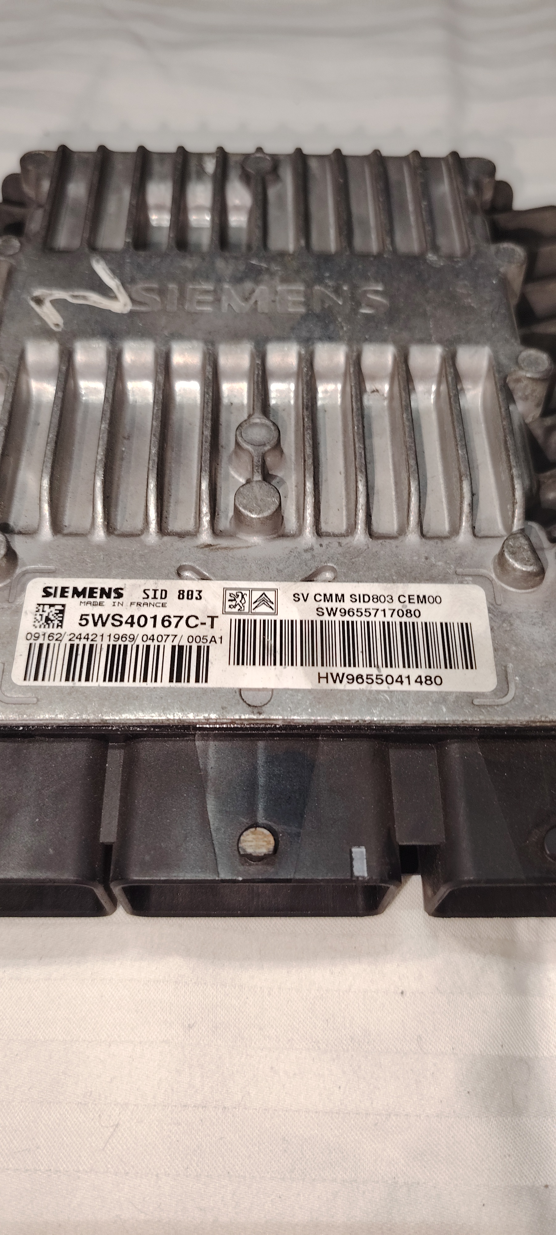 CALCULATEUR MOTEUR SID803 5WS40167C-T 9655717080 9655041480