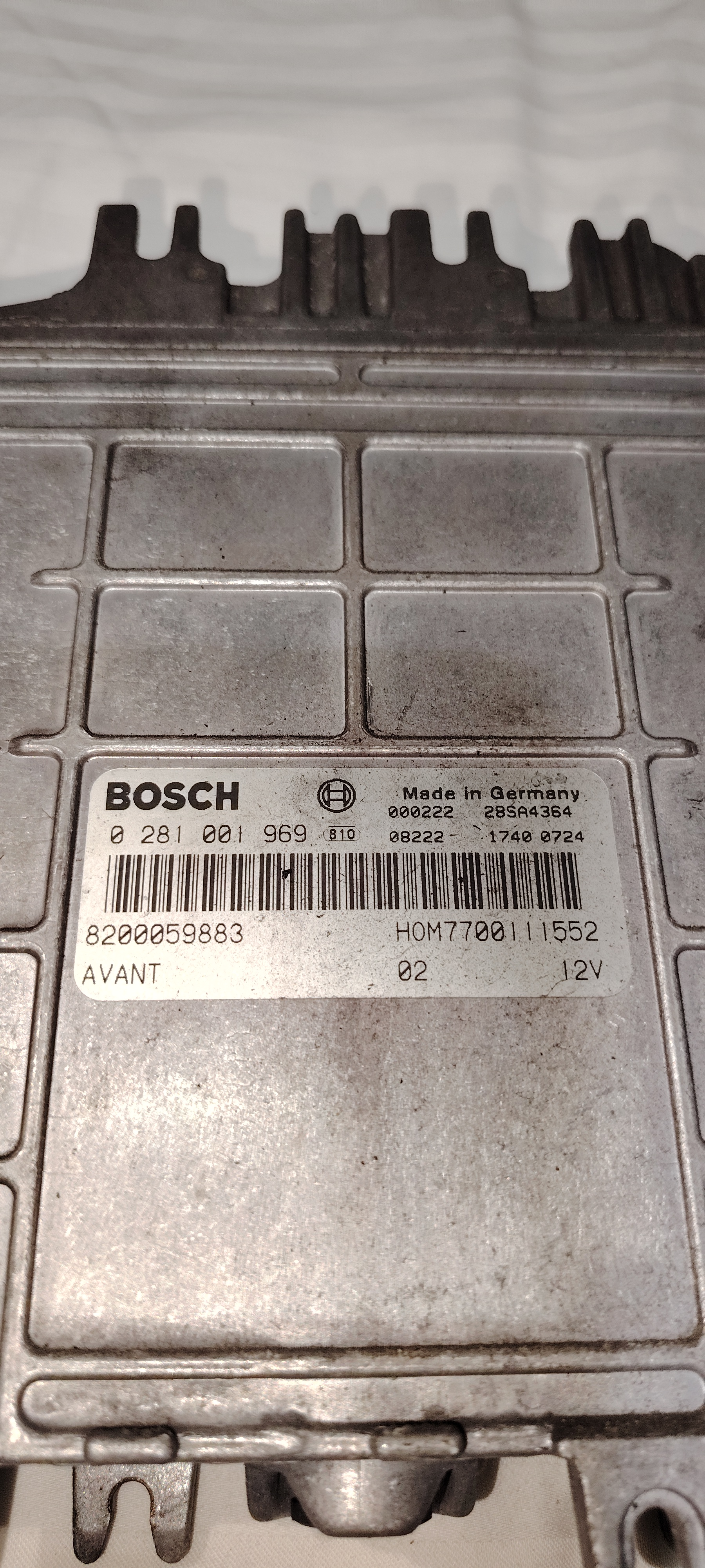 CALCULATEUR MOTEUR  0281001969 HOM 7700111552 8200059883 RENAULT