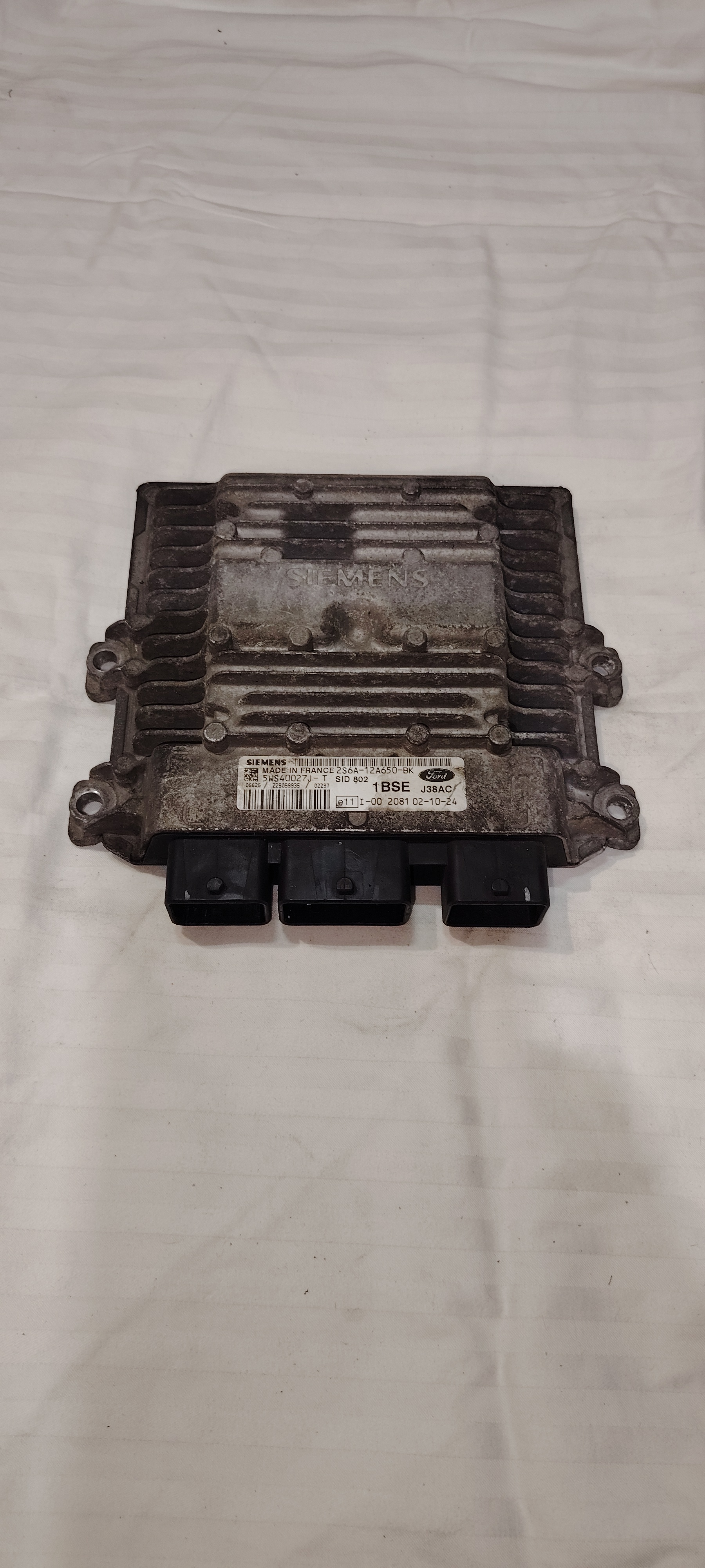 CALCULATEUR MOTEUR SID802 5WS40027J-T 2S6A-12A650-BK 1BSE FORD 