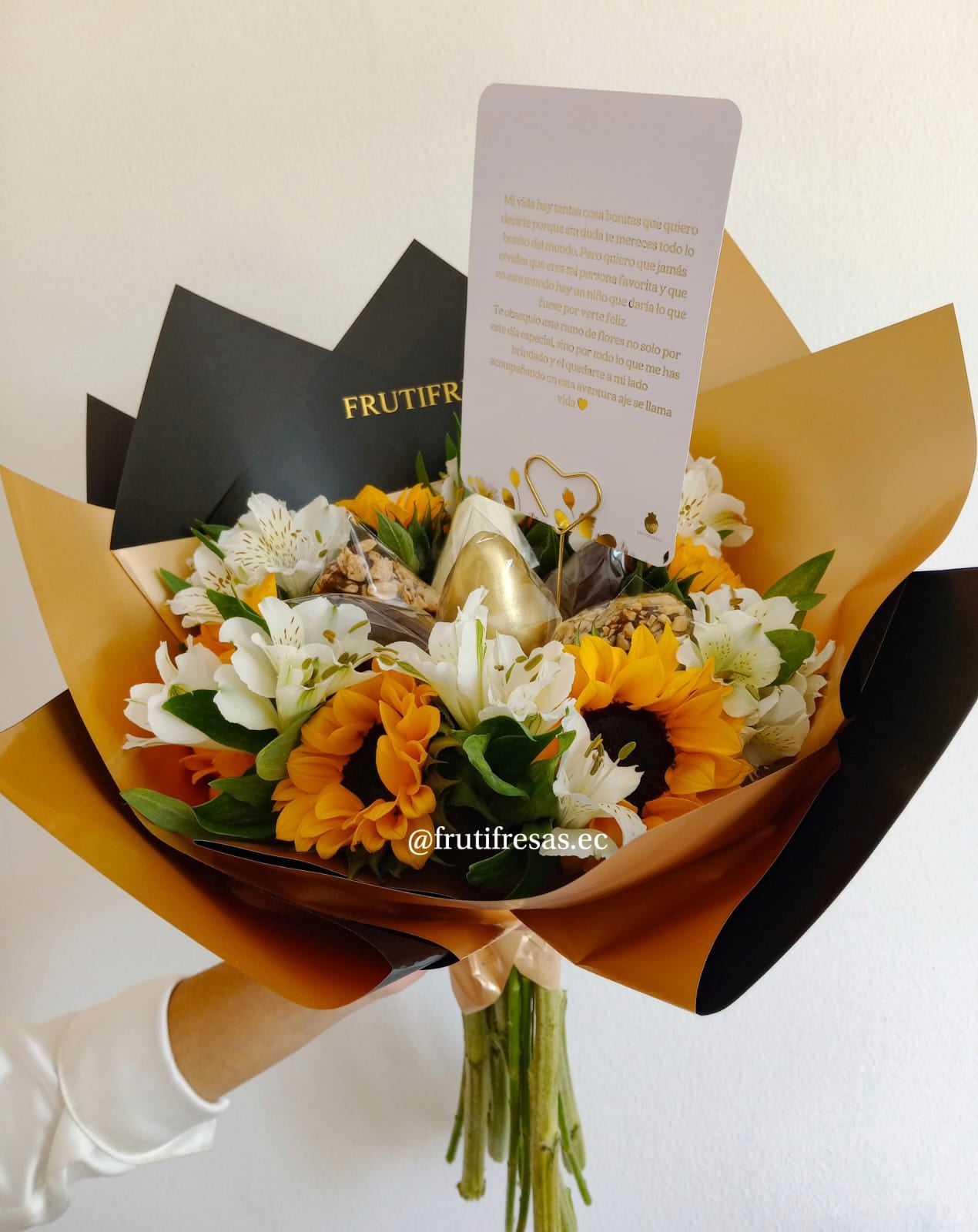 Ramo de girasoles y alstroemerias