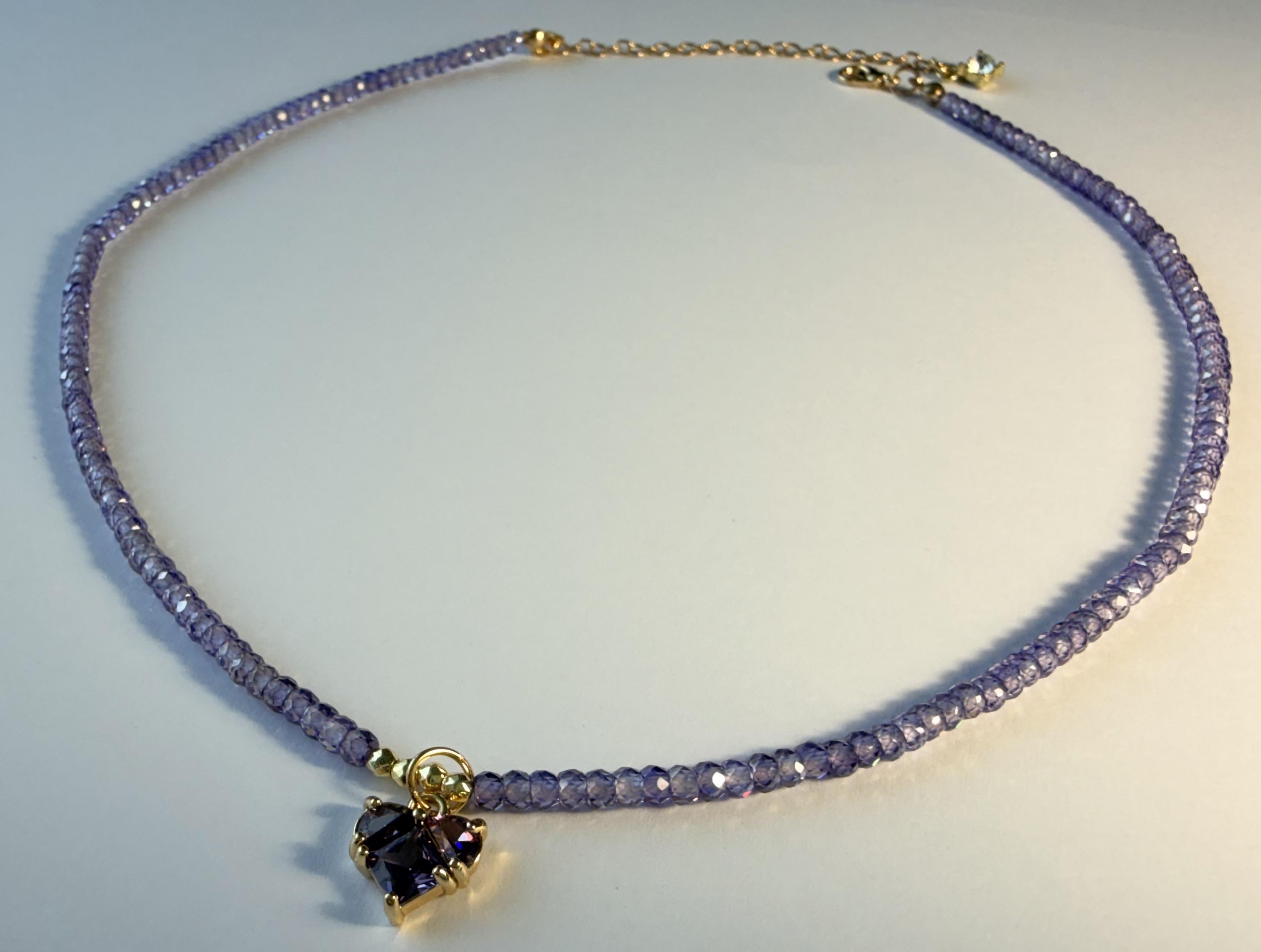 Violetinis cirkonio vėrinys