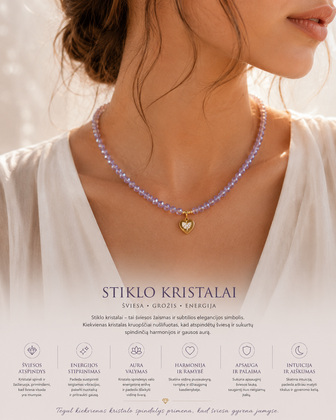 Stiklo karolių vėrinys su širdelės pakabuku