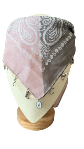 Bandana bicolore à breloques
