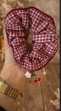 Chouchou à carreaux bordeaux