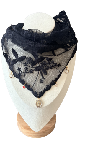 Foulard en dentelle noire