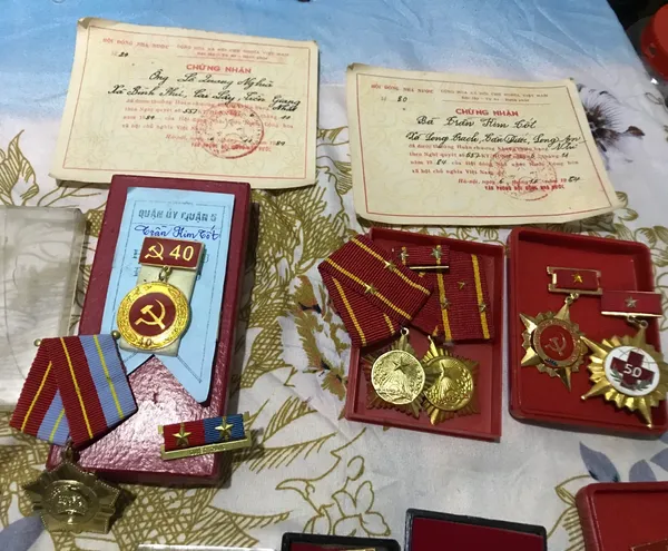 Original Vietcong 1975-1995 10 Medals Original Set of 10 medals and 4 Vietcong document 1975-1995 