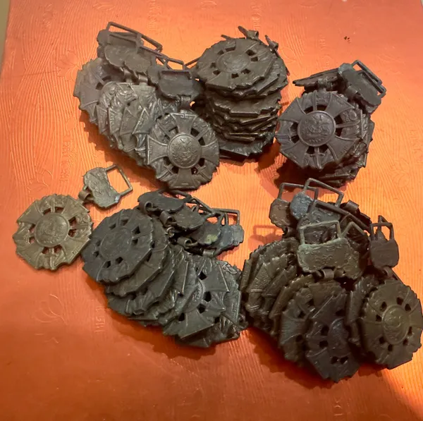 Vietnam War -50 pcs of Hero Vietnam Medals no ribbon