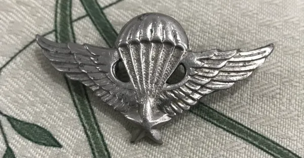 Original ARVN PARACHUTE " Nhay Du " South Vietnamese Badges Silver 2nd class-Serial No . 14688