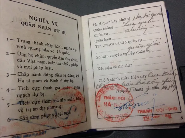 NVA NLF RED STAR BADGE AND VC GOLD STAR MEDALS AND DOCUMENT ID BOOK