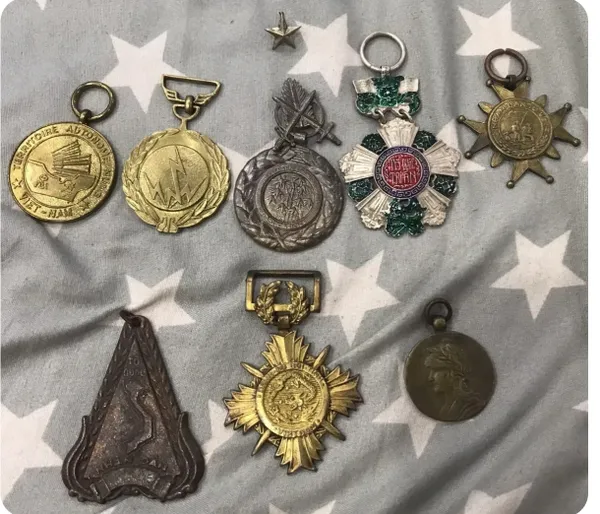 Combo 8 Vietnam medals &1stars vietnam War 1960-70