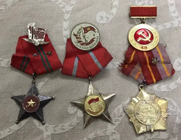ORIGINAL NVA VIETCONG 4 MEDALS AND 2 BADGES