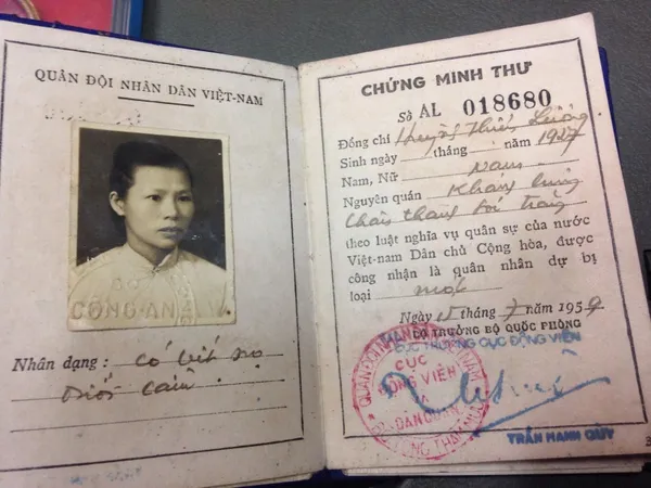 NVA NLF RED STAR BADGE AND VC GOLD STAR MEDALS AND DOCUMENT ID BOOK