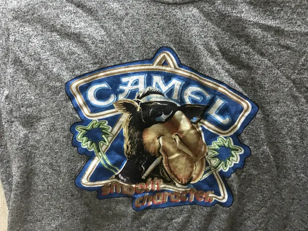 VINTAGE CAMEL SMOOTH CHARACTER ORIGINAL 80'S TRI-BLEND T-SHIRT SIZE - MEDIUM 38 - 40