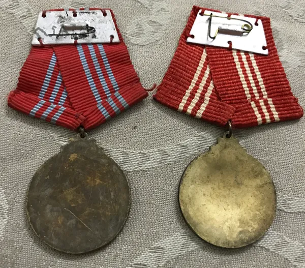 Original North Vietcong & South Vietcong Indepence Medal (1set of 2pcs)