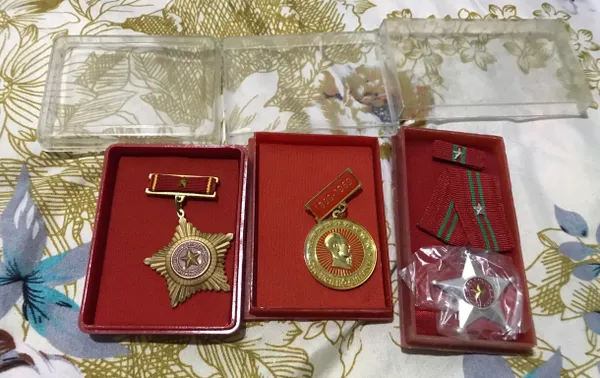 Original Vietcong 1975-1995 10 Medals Original Set of 10 medals and 4 Vietcong document 1975-1995 
