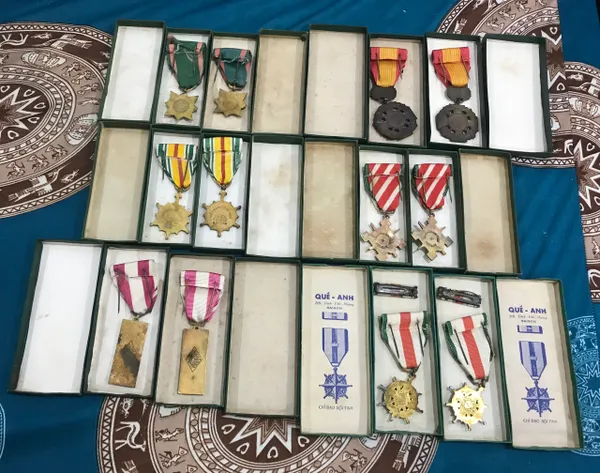 South Vietnamese 12 pcs Original Medals With Boxes