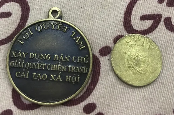Vietnam War - Nguyen Van Thieu President Coin & Medal