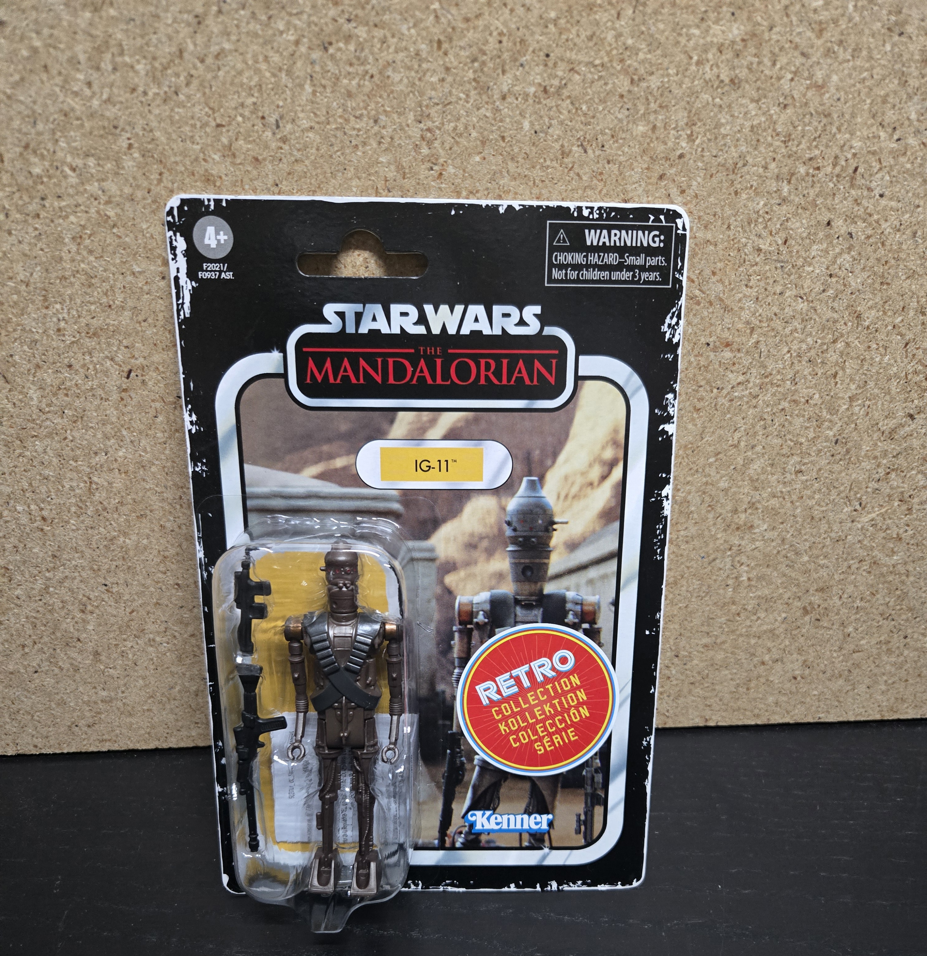 Star Wars The Mandalorian IG-11 Retro Action Figure 3.75-inch 