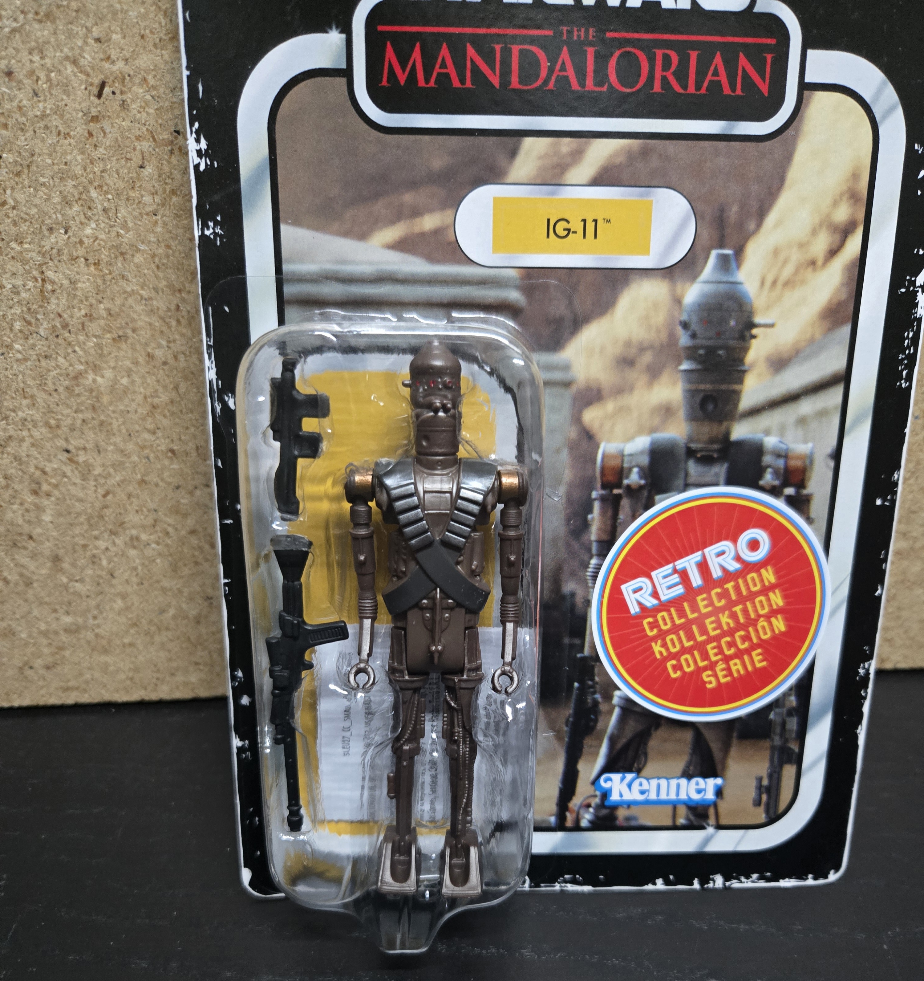 Star Wars The Mandalorian IG-11 Retro Action Figure 3.75-inch 