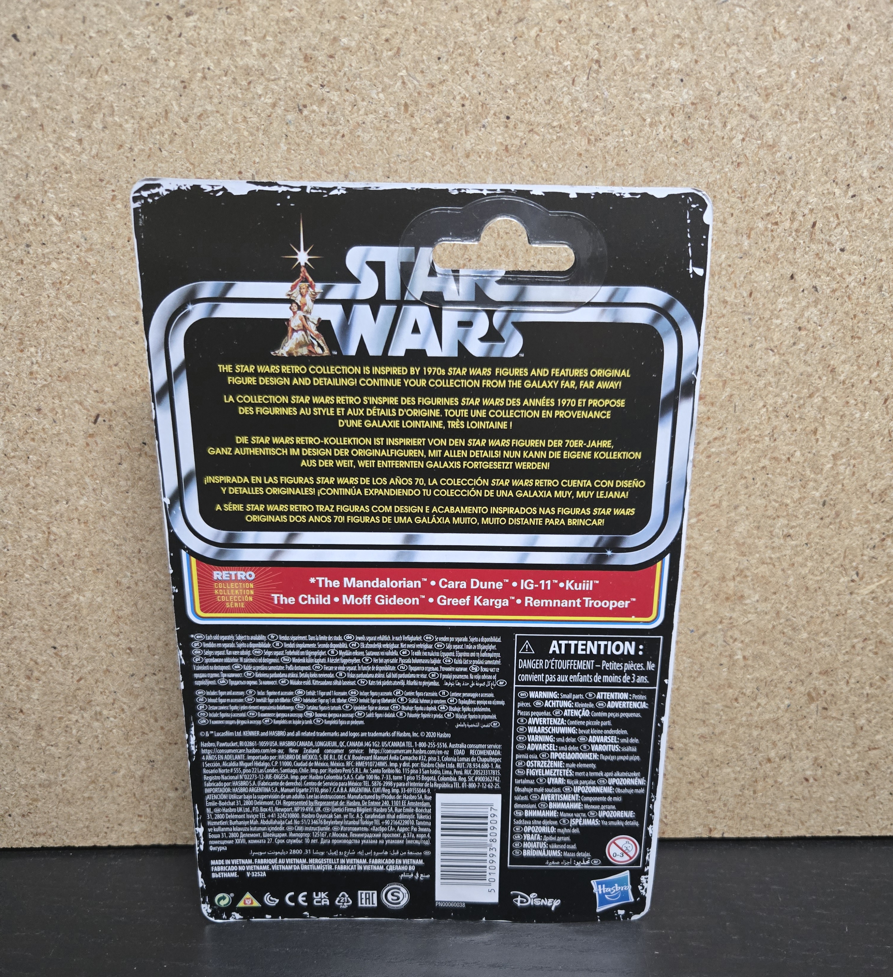 Star Wars The Mandalorian IG-11 Retro Action Figure 3.75-inch 