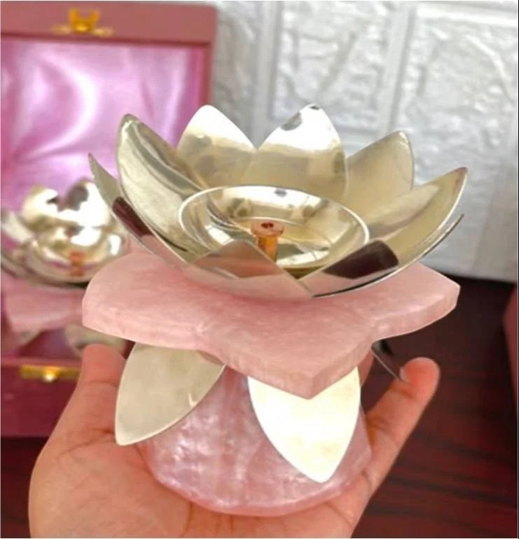 Resin Lotus Tealight Holder With Valvet Box